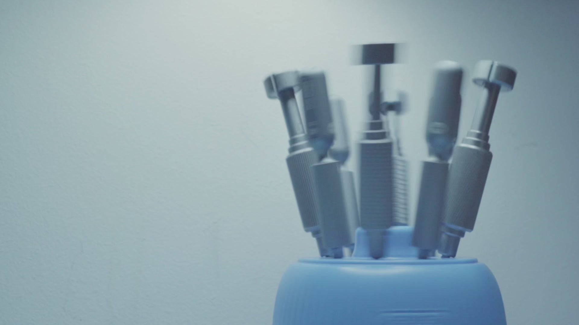 Video laden: Das Video zeigt Werkzeuge, die sich drehen